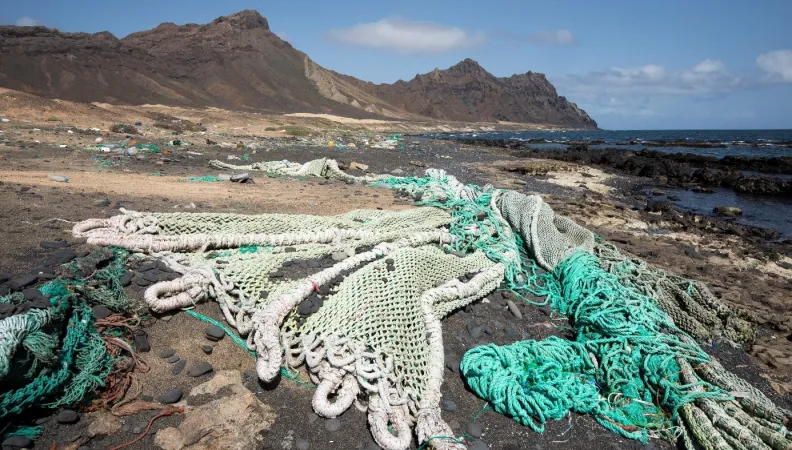 Filets pêche plage Achados zone protégée Santa Luzia 